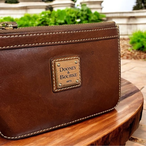 LOW STARTDooney & Bourke Brown Leather Wristlet | Gold Hardware | Paisley Lining - Picture 4 of 11